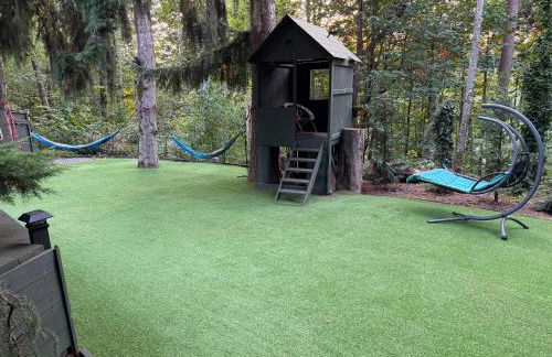 Beautiful place with a great location, free parking, WiFi & large TV. - Foto 3