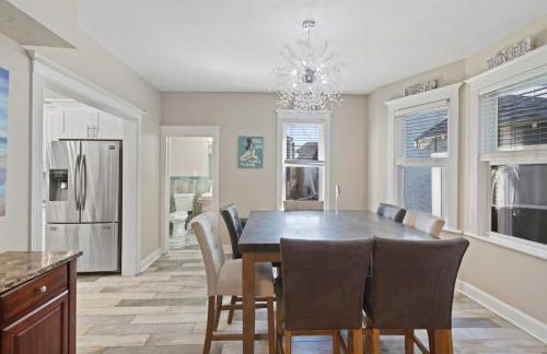 Dazzling Bungalow within 2 Blocks of Beach - Foto 9