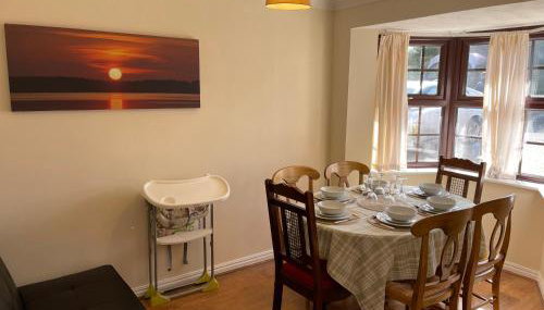 Large, 3 Floors, Sleeps 16, 4 Baths, 5 Parking, Semi rural Leicester - Foto 2