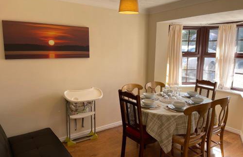 Large, 3 Floors, Quiet, Sleeps 16, 4 Bathrooms, 5 Parking, Semi rural Leicester - Foto 2