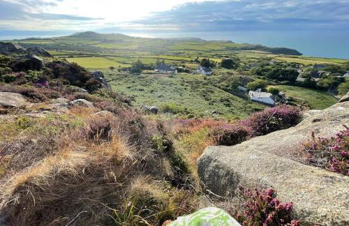 The Hut@Trefechan Wen - Coastal Coziness! - Photo 29