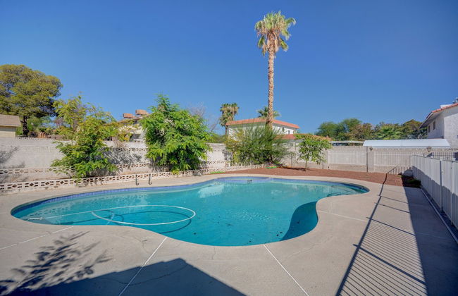 Luxurious 4BR House with Large Pool Near Strip - Foto 22