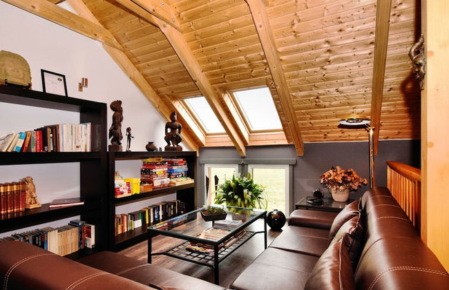 Beautiful Villa with Heated Outdoor Pool, Sauna, Hot Tub in Forest - Photo 16