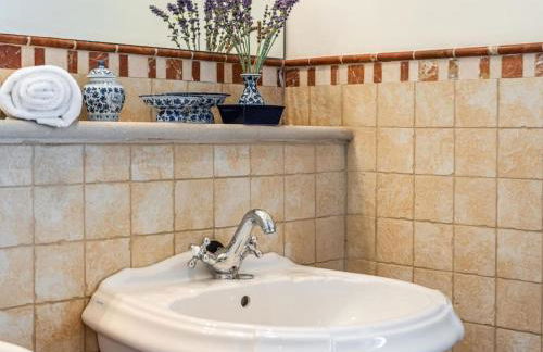 Architectural jewel between sea and mountains - Foto 41