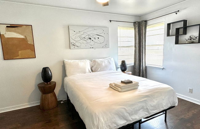 Beautiful Getaway Nears Asian Dist - Photo 20