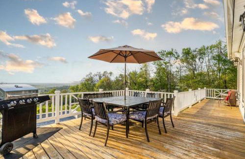 Foxfire - Secluded Zen Retreat with Spa & Views - Photo 38