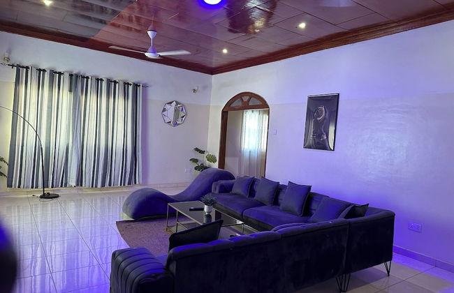 The Retreat Emerald Apartments Close to the Beach - Photo 8