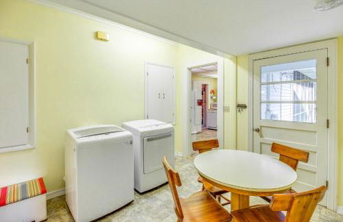 Central and Ornate Sewanee Home with Screened-In Porch - Foto 12