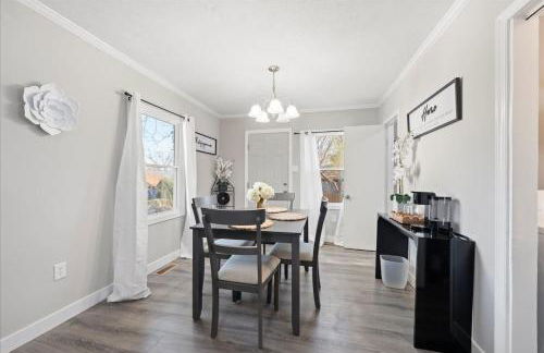 Stylish Private Room in Peaceful Home| 30 Nite Min - Foto 24