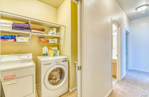 Hillside Haven Hot Tub & Stunning Mountain View - Foto 13