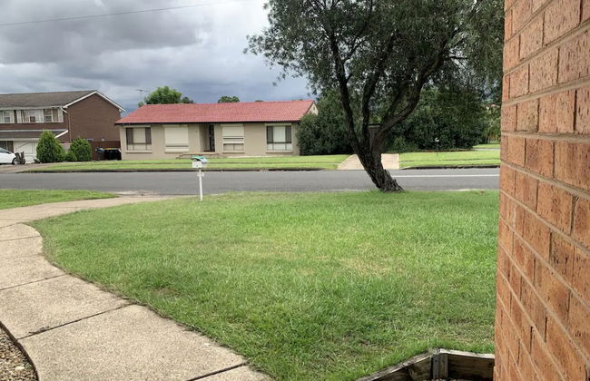 Cheerful 3 bedroom house with free parking - Foto 12