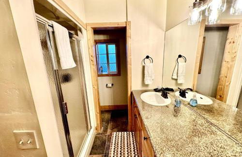 Backwoods Bonanza - Big Cabin With Hot Tub! - Foto 43