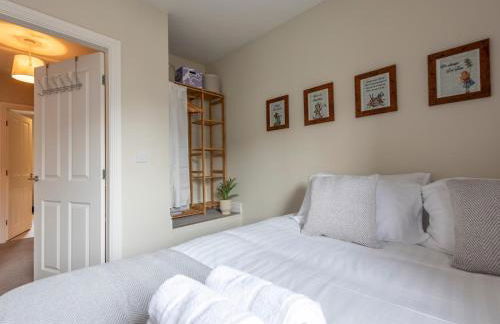 Charming Modern Retreat with Private Garden - Pass the Keys - Foto 24