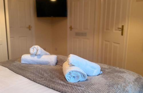 Ivy House - 3-Bed, Sleeps 4, Parking, WiFi, Contractors - Foto 8