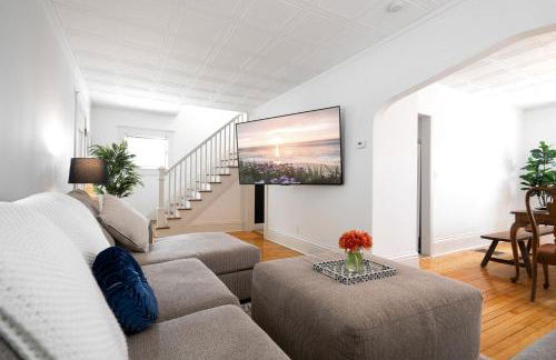 King Bed - 5 Min to MOA - 75 & 65' HDTV - Ping Pong - Foto 10