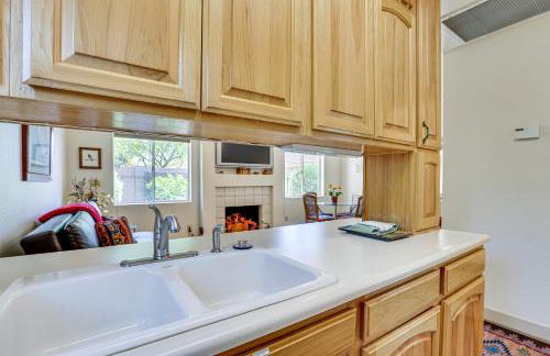 Patio and Pool Access Sunny Phoenix Casita! - Foto 9