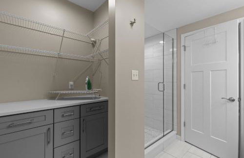 Bright Urban Comfort | JZ Vacation Rentals - Foto 89