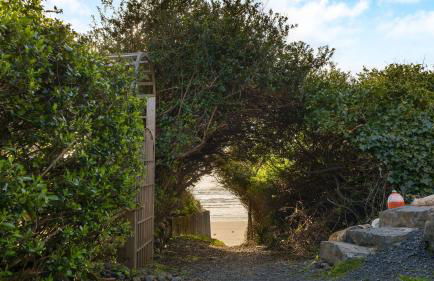 Walk to Beach Relax in Hot Tub Dine on the Deck LoLis Place by AvantStay - Foto 49