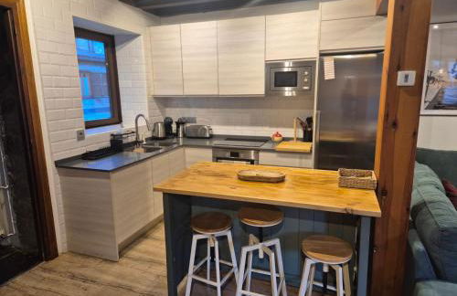 Chalet con encanto Jardín y Parking Privado - Foto 3