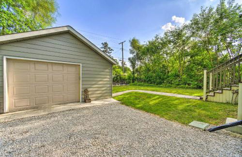 Sunny Clawson Home with Yard - Walk to Main St! - Foto 10