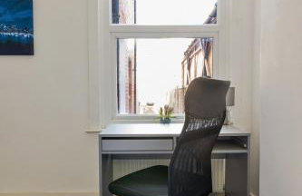 Modern 4 Bedroom House In Woodgreen - Foto 18