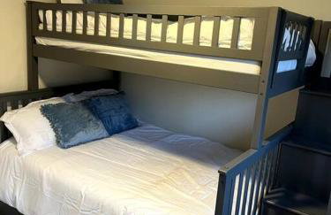 Modern Tropical Oasis with Arcade, HotTub & MiniGolf - Foto 16