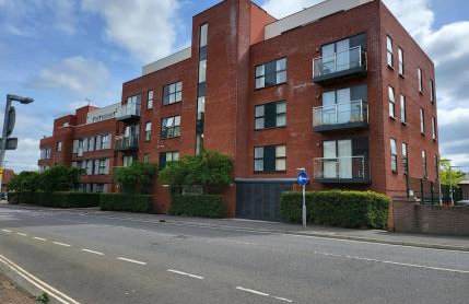 Luxury Two Bed Apartment w Car Parking, by Station - Foto 14