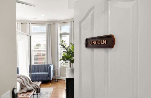 Luxury 4-BR with Free Parking in Heart of DC - Steps to Metro - Photo 30