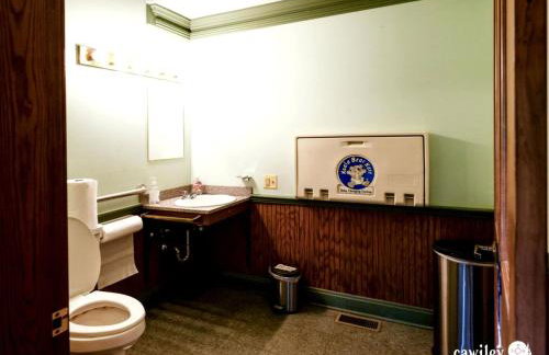 Vintage Caboose Rental in Historic Small Town near Springfield, Massachusetts - Foto 4