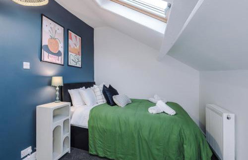 BIG House for Business Stays in Barnsley with 6-bedrooms & 8 Beds by PureStay - Foto 34