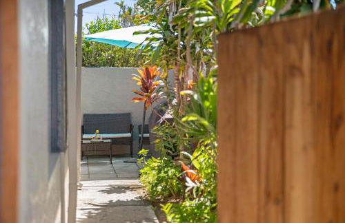 Stylish 1BR Apartment with AC Full Kitchen & WD - Just Steps to the Beach - Photo 22