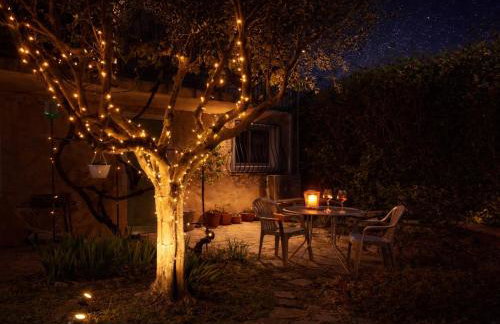 Le jardinet d'Emma - Jacuzzi & Jardin à Arles Calme Parking Gratuit RDC - Foto 2