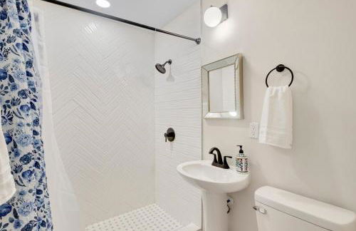 Chic home with king bed in Raleigh - Foto 20