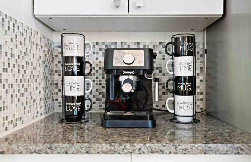 Art Deco Gem-King Suite-Hot Tub-Outdoor Fire Place - Foto 21