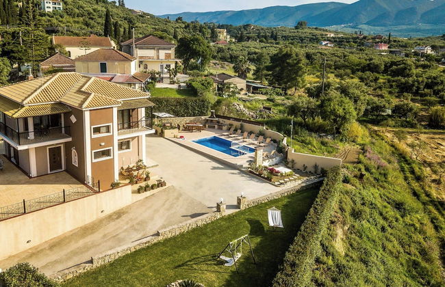 Maggie Alonia - Photo 34