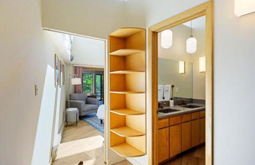 Modern Home Walk to Downtown, Hot Tub & GameRoom - Foto 27