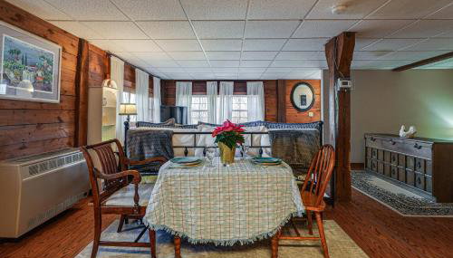 New England Hideaway on Historic 1859 Estate! - Foto 3