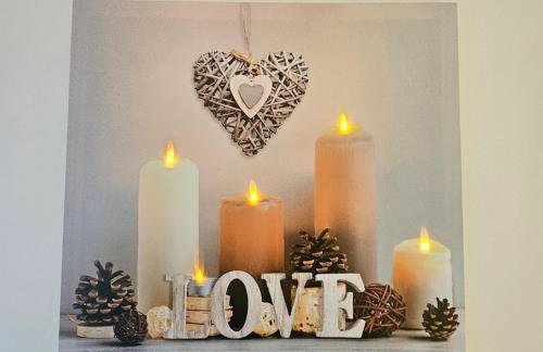 Modern Comfy 3 Bed Home - Free 2 space driveway - Free road parking - Free Netflix - Foto 7