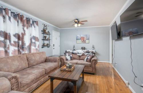 Touchdown Townhouse: Your Home near Stadium - Foto 14
