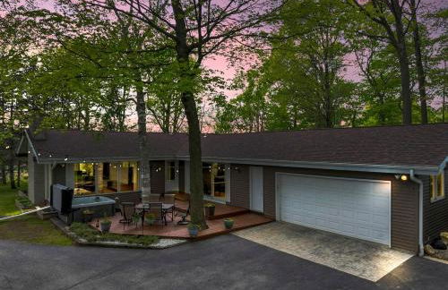 Beautiful private home in the woods BONUS Hot Tub - Foto 26