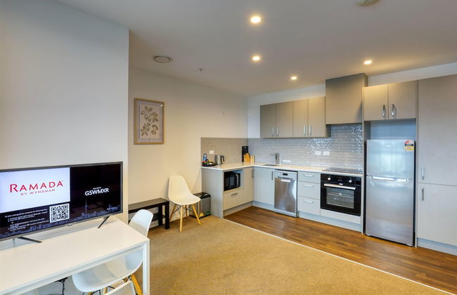 Ramada Suites By Wyndham Victoria Street West - Photo 29