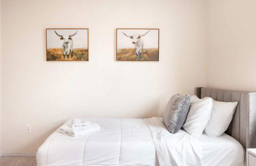 Stylish 3BR Home EV Outlet Near Light Rail - Foto 29