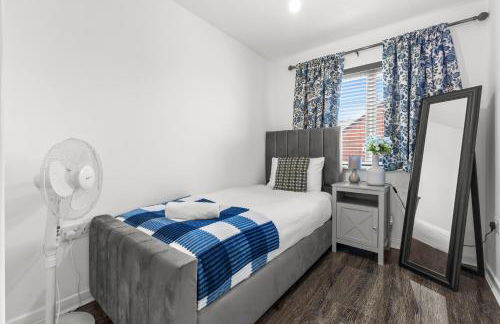 New large townhouse 3 bedrooms 4 beds and parking - Foto 7