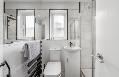 Modern Split Level 2BR Spacious Apt Maida Vale - Photo 29