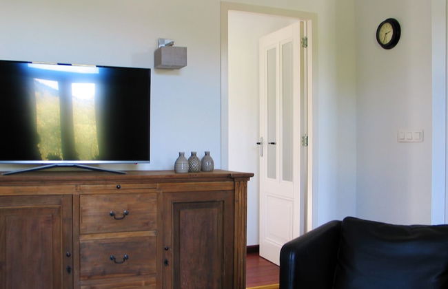 Le Baron Apartments - Photo 7