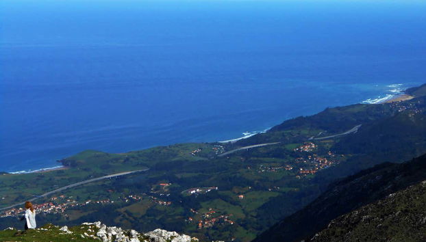 Pienzu Peak Hiking Tour - Photo 2, Admire the views of the Asturian coast