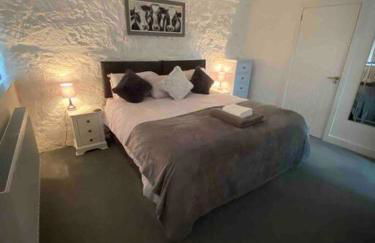 Beautiful renovated former coach house - Photo 22