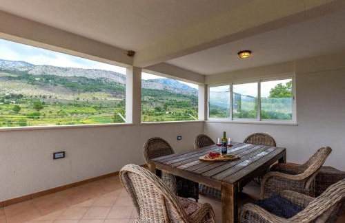 Serene Rural Villa with Pool, Sun Deck, and Children's Play Area - Five Bedroom Villa - Foto 81