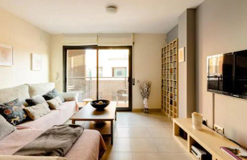 Apt.p/5 15min from Barcelona and Beaches W/Terrace - Photo 3