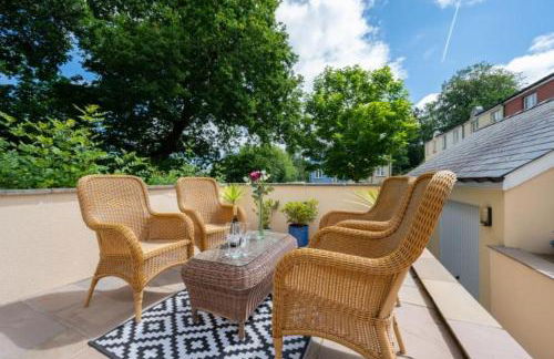 3 Bed Holiday Home in Llandeilo with log burner - Photo 3